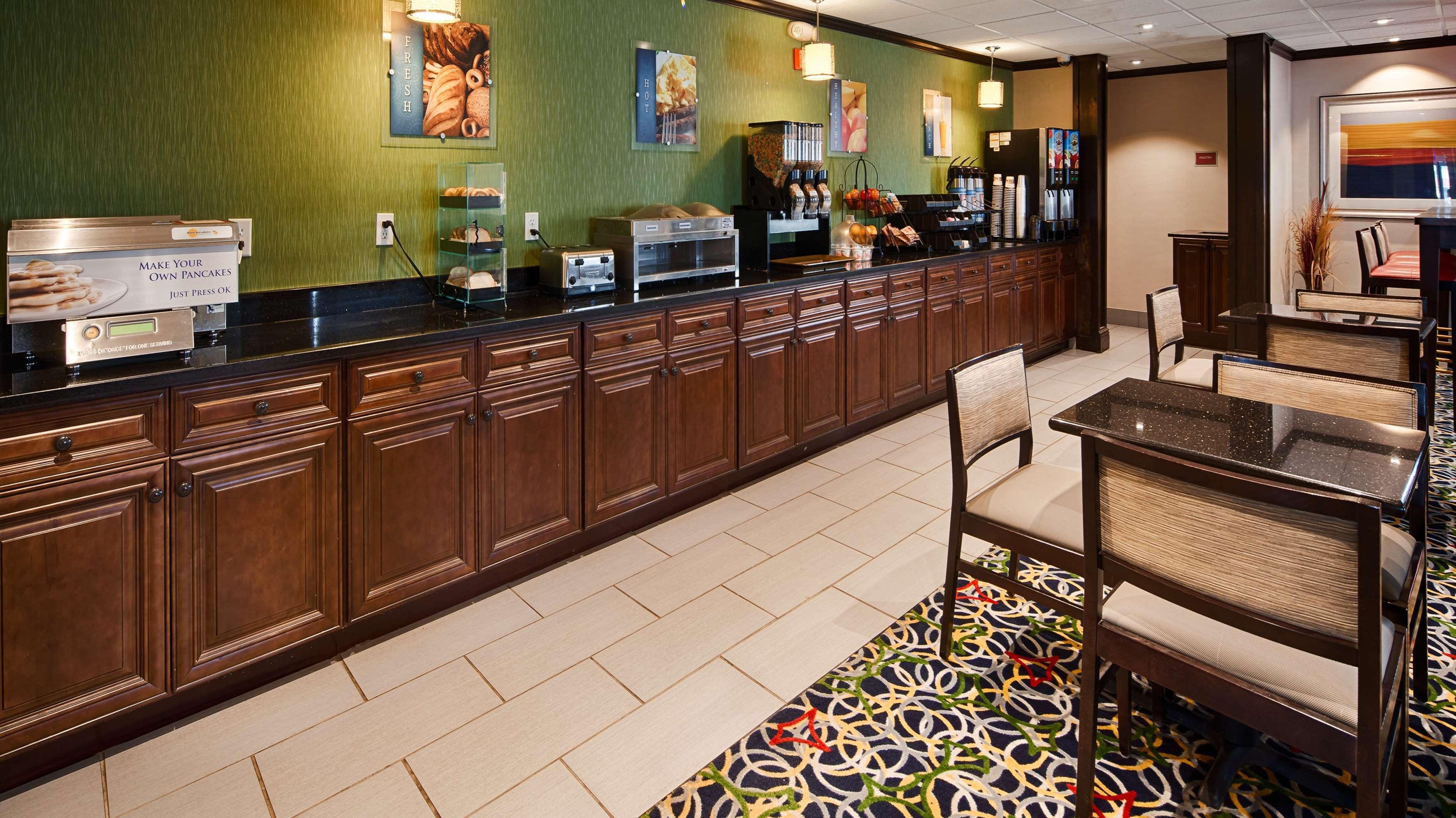 Best Western Elyria Buitenkant foto
