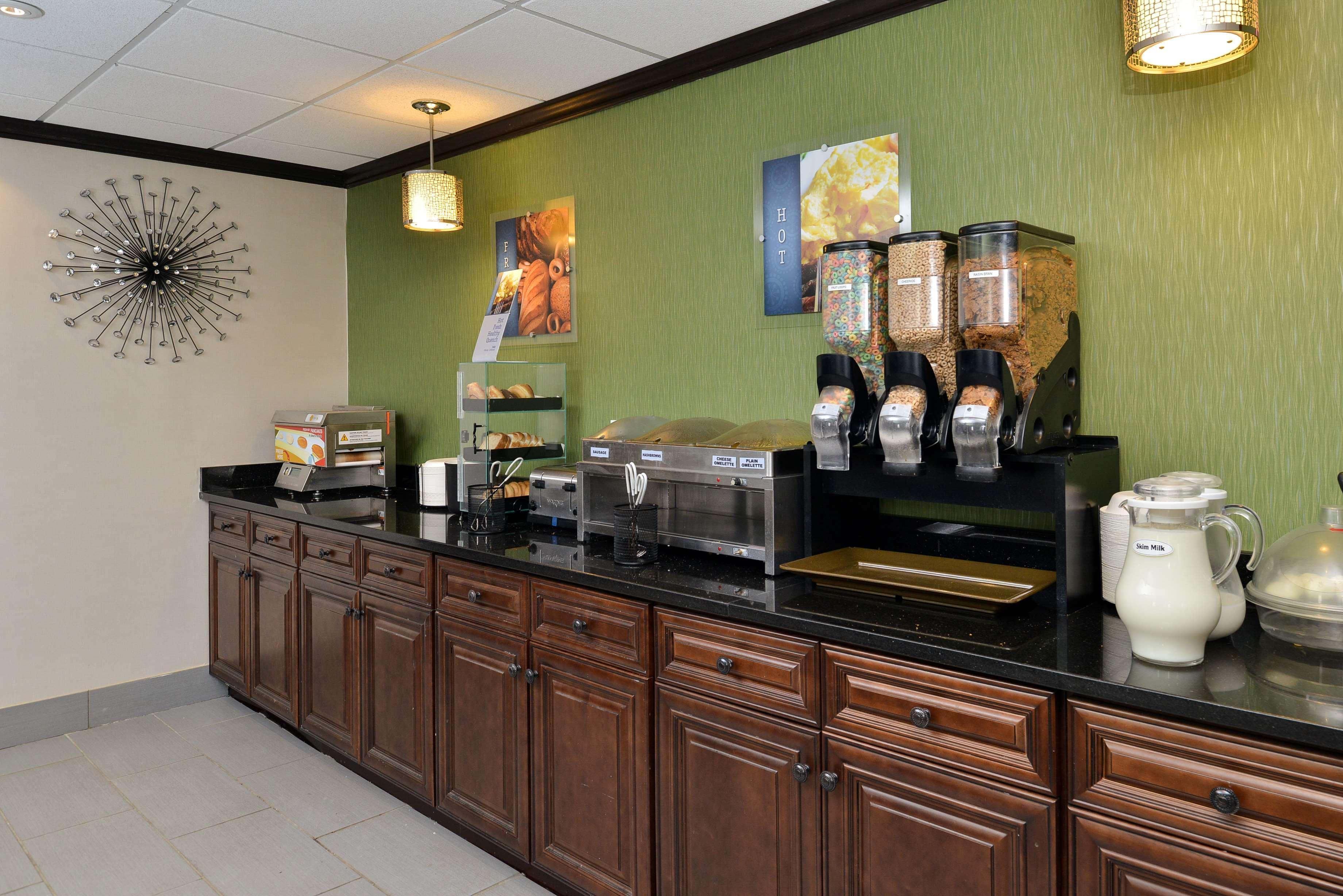 Best Western Elyria Buitenkant foto